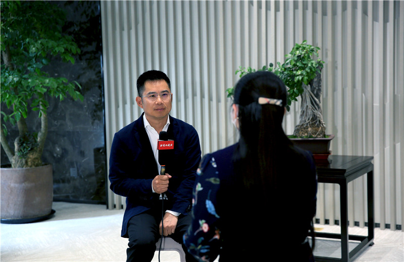 2020年5月6日，北京電視臺(tái)就“疫情當(dāng)前，建筑行業(yè)如何做好復(fù)工復(fù)產(chǎn)工作”，到中天北京集團(tuán)實(shí)地走訪，中天北京集團(tuán)總裁張向洪作為朝陽(yáng)區(qū)人大代表接受訪問。