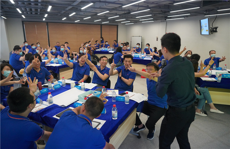 2021年8月7日，中怡設(shè)計召開“轉(zhuǎn)變角色，帶好團(tuán)隊”2021年夏季主管骨干管理培訓(xùn)。