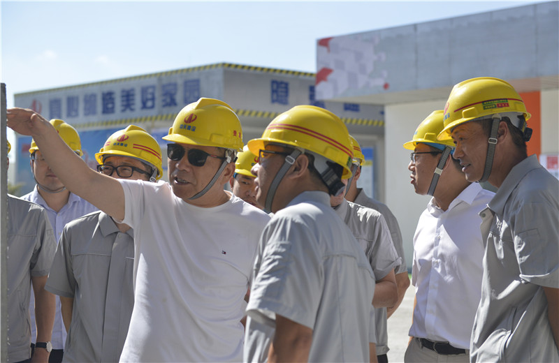 2021年8月31日，控股集團(tuán)董事長樓永良率隊前往中天三建承建的住建部智能建造試點(diǎn)項(xiàng)目-上海嘉定新城菊園社區(qū)項(xiàng)目了解SPCS體系。