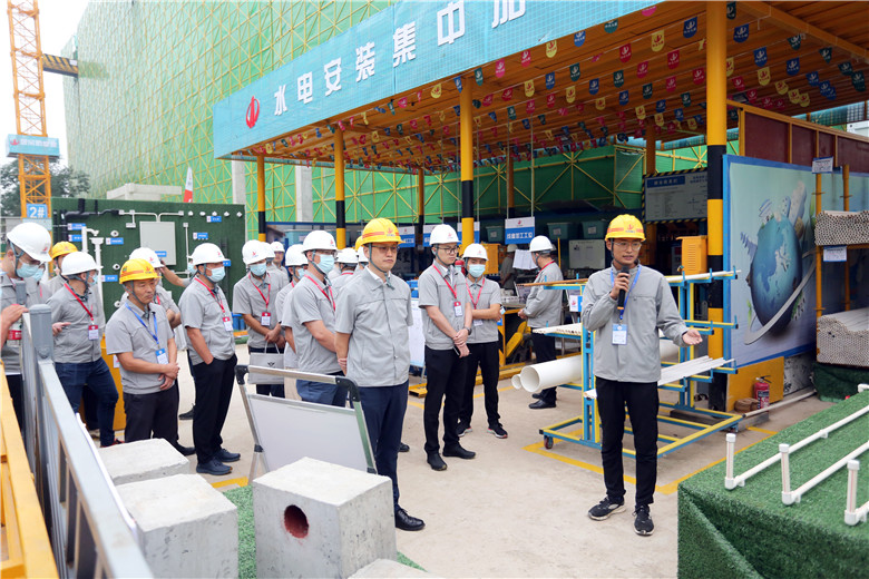 2021年9月29日，中天九建承辦的以“深入實施質量提升行動 大力推進質量強國建設”為主題的鄭州市2021年質量月工程質量提升推進現(xiàn)場會在建業(yè)梅苑項目召開。