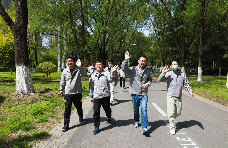 2023年5月6日，東北公司于沈陽(yáng)奧林匹克生態(tài)公園開(kāi)展“沐春健步走，轉(zhuǎn)型再出發(fā)” 徒步行活動(dòng)。