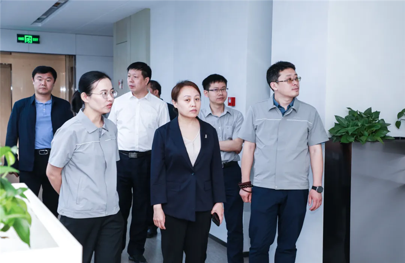 2023年5月15日，河北建材職業(yè)技術(shù)學(xué)院黨委書(shū)記張明莉一行到中天北京集團(tuán)進(jìn)行校企合作交流。